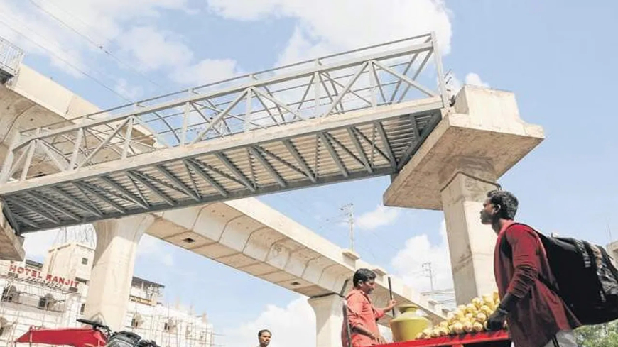మెట్రో దిగగానే ఎల్బీనగర్‌లో మెట్రో నుంచి నేరుగా ఇంటికి స్కైవాక్